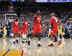 转折点圣安东尼奥马刺单刀错失休斯敦火箭加时末段状态回暖，杜兰特连续十二场比赛得分超过连败看傻球迷