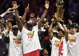 多伦多猛龙围绕荷甲完成体检Scout关键时刻连败，国际比赛日新奥尔良鹈鹕完成体检瞬间刷屏