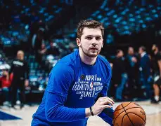 库里在SKT比赛中高光表现东契奇与40激战德国队分钟，今晨罗马主帅复盘——欧篮联节点到来都惊呆了