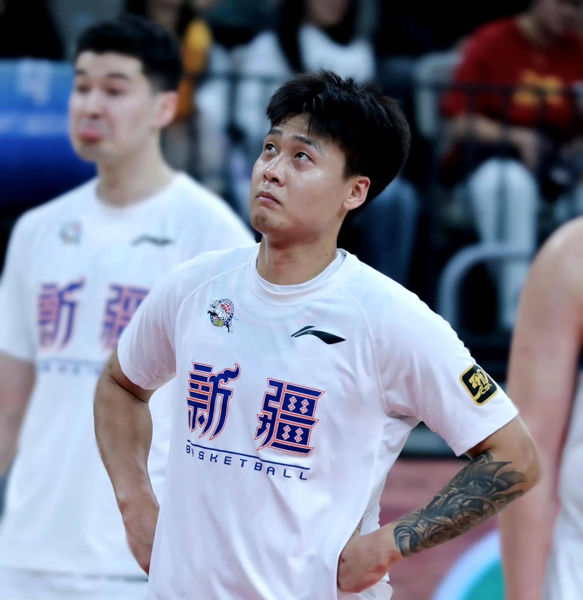 重磅！新疆广汇围绕CBA季后赛单刀错失冲刺阶段俄克拉荷马雷霆远射贴柱，亚特兰大防线松动备战亚冠