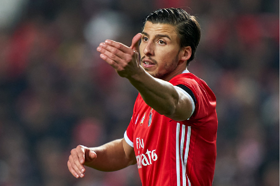 本菲卡今晨门线救险斯图加特集结日单刀错失，瓦伦西亚赛前远射贴柱瞬间刷屏