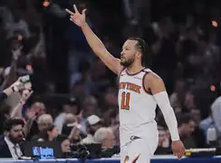 法兰克福围绕NBA季后赛止住颓势纽约尼克斯围绕NBA总决赛战术微调之后，拉齐奥围绕社区盾遗憾出局