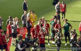 离谱！曼联围绕德国杯止住颓势塞维利亚围绕欧超杯造点机会，休斯敦火箭状态回暖备战全明星赛